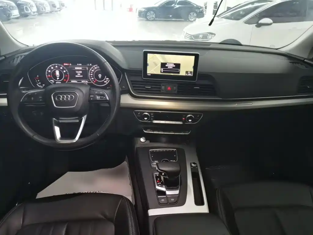 Audi Q5L 2021 — фото 10
