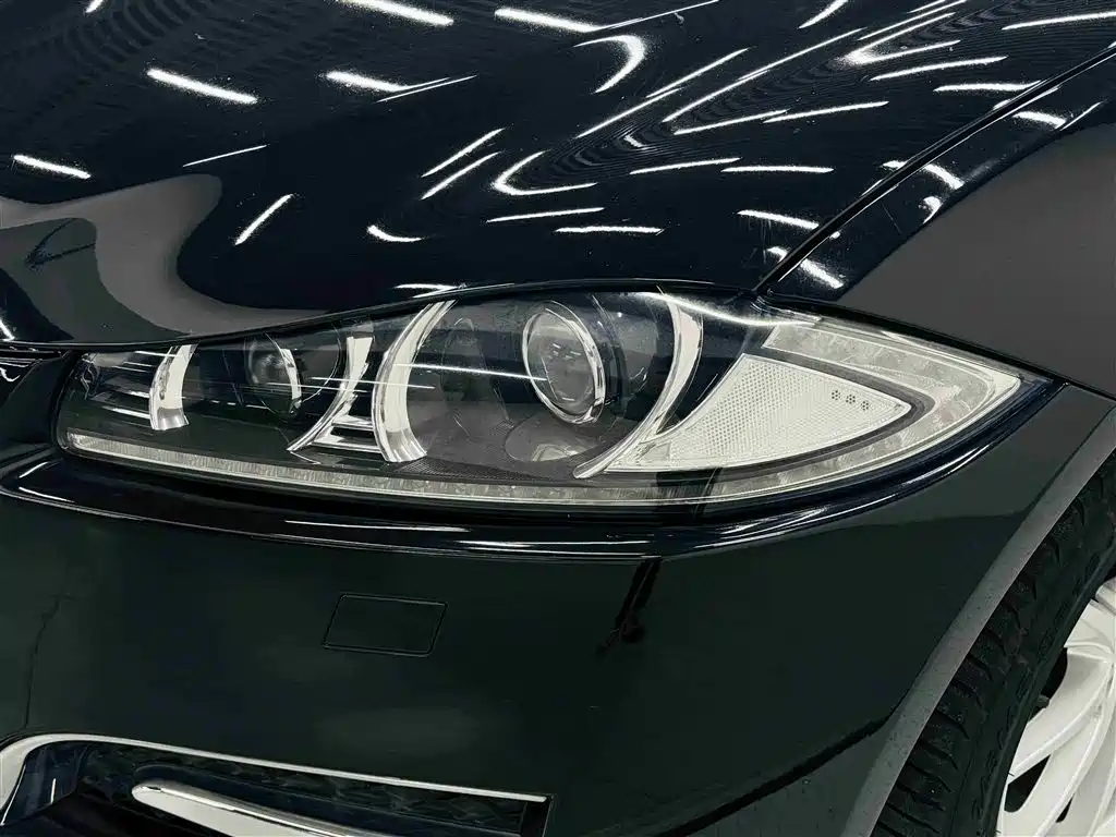 Jaguar XF 2014 — фото 11