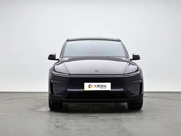 Tesla Model Y L 2026