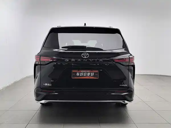 Toyota Granvia 2024