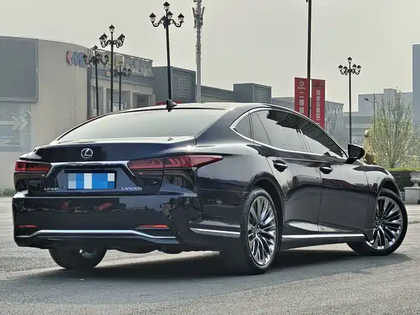 Lexus LS 2021