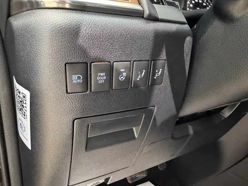 Toyota Alphard 2018 — фото 17