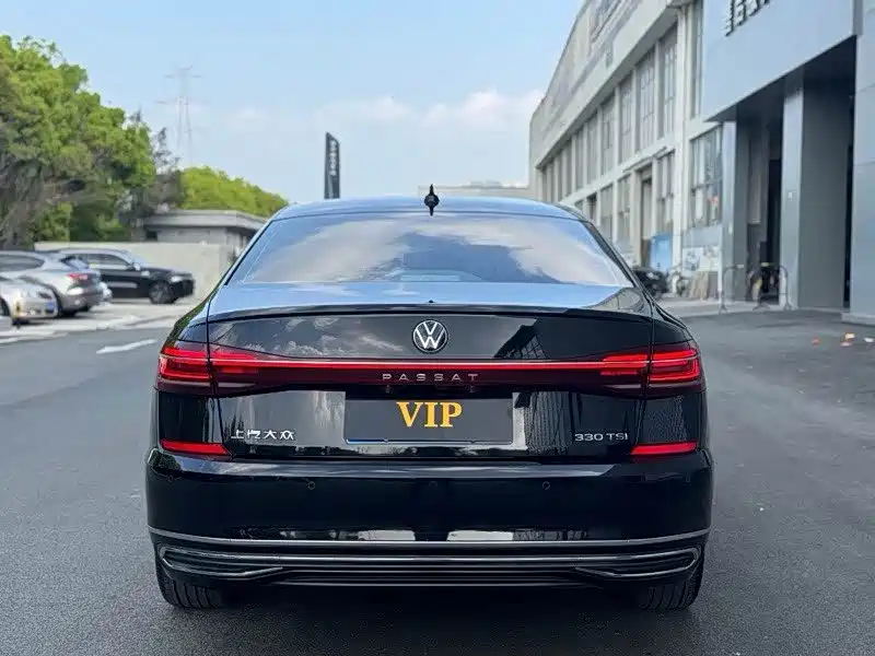 Volkswagen Passat 2023 — фото 9