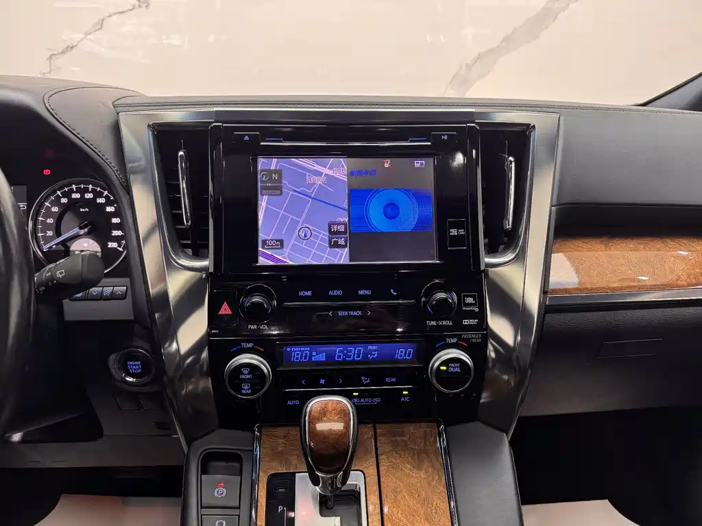 Toyota Alphard 2018 — фото 14
