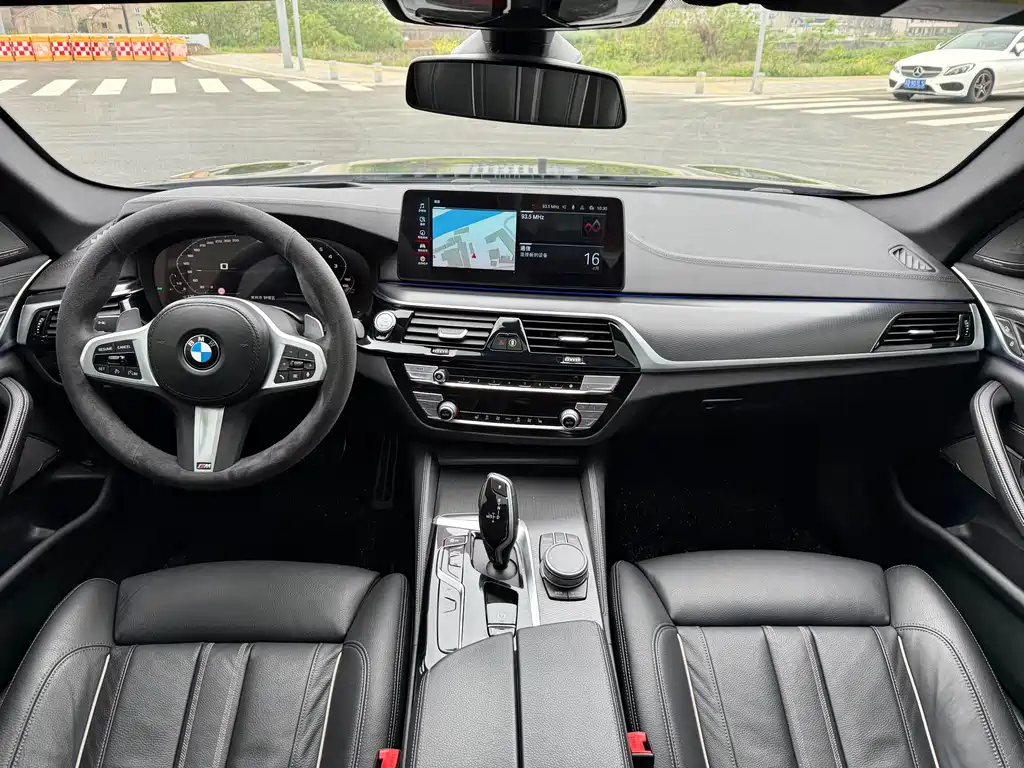 BMW 5 Series 2022 — фото 4