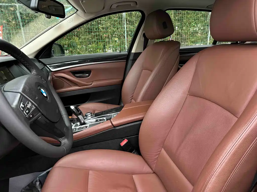 BMW 5 Series 2014 — фото 11