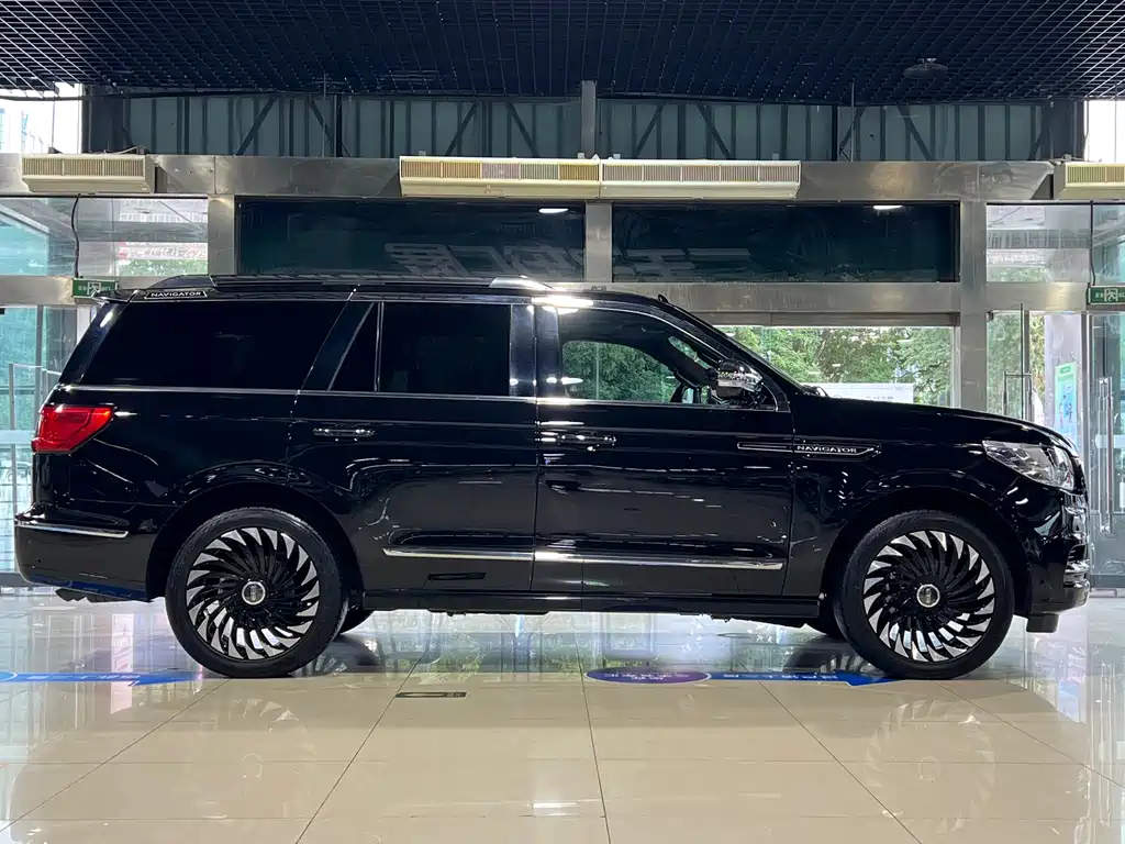 Lincoln Navigator 2021