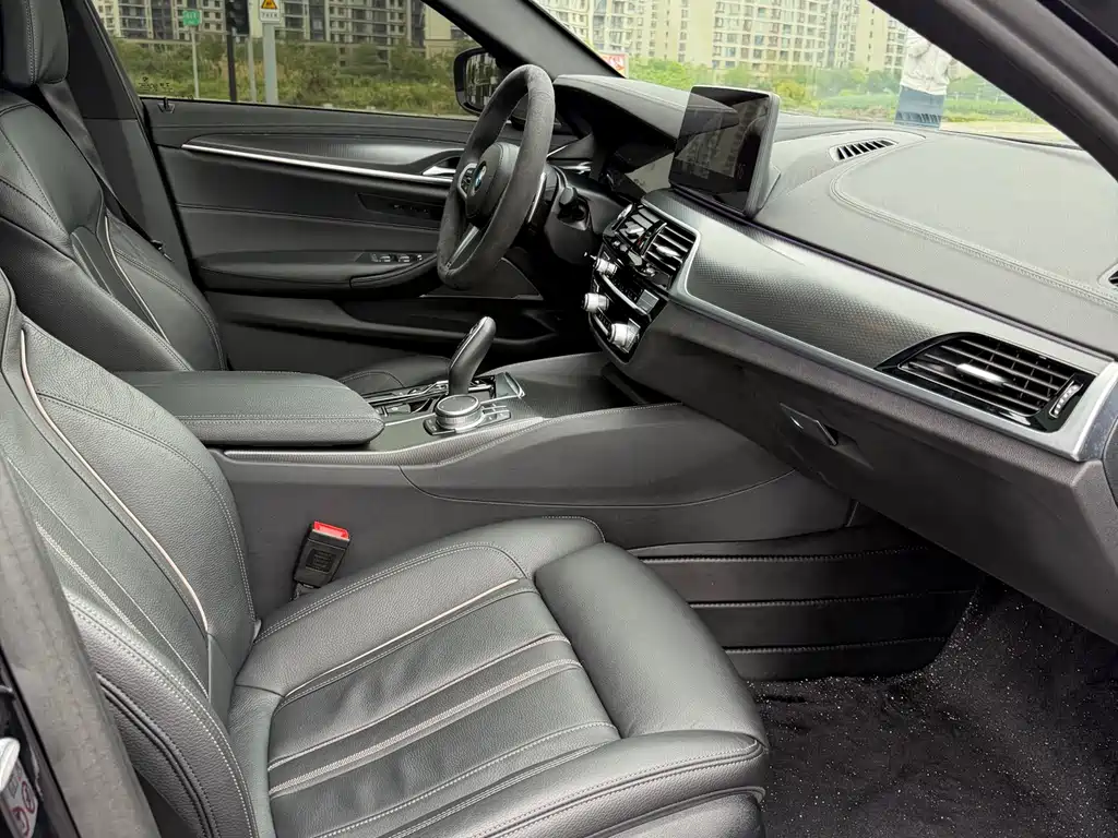 BMW 5 Series 2022 — фото 14