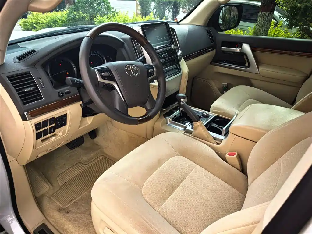 Toyota Land Cruiser 2017 — фото 2