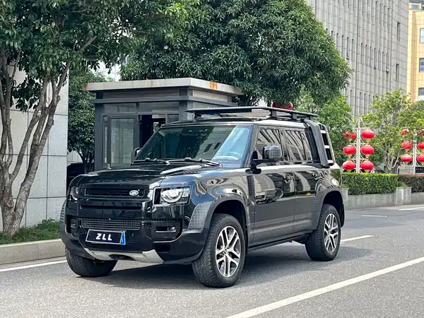 Land Rover Defender 2023