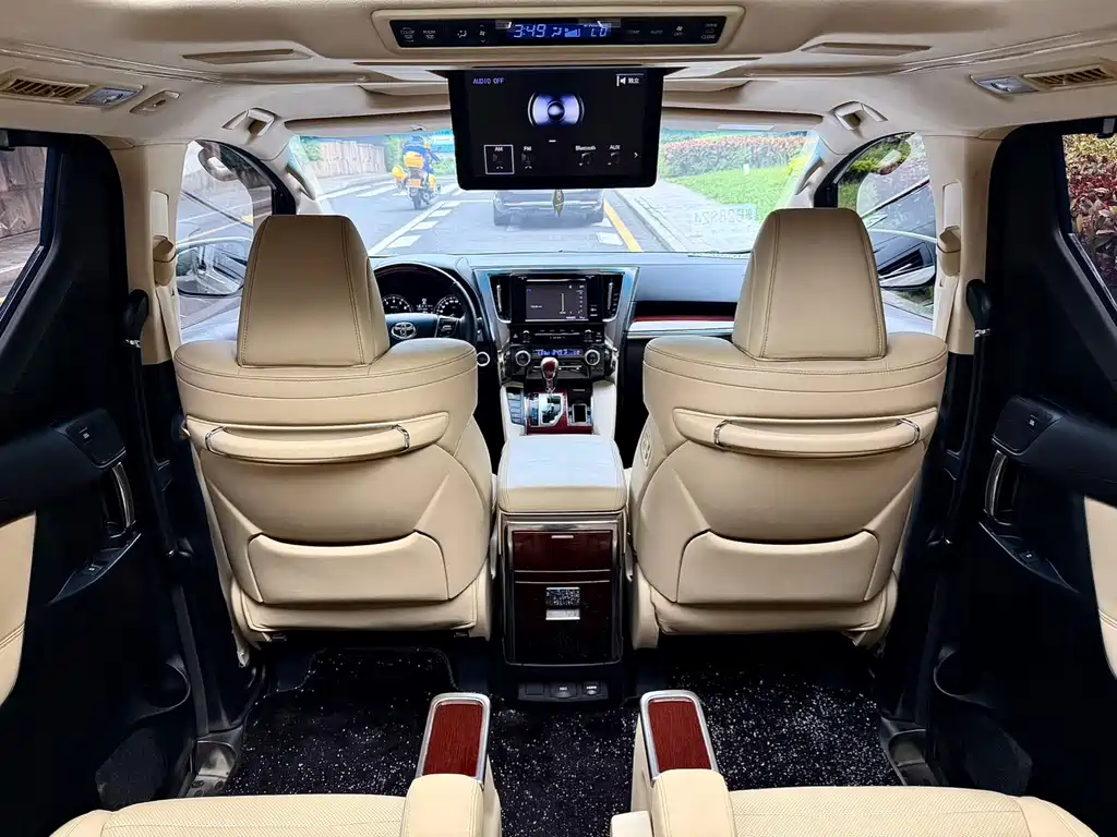 Toyota Alphard 2016 — фото 17