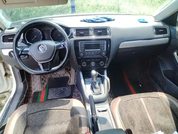 Volkswagen Sagitar 2016
