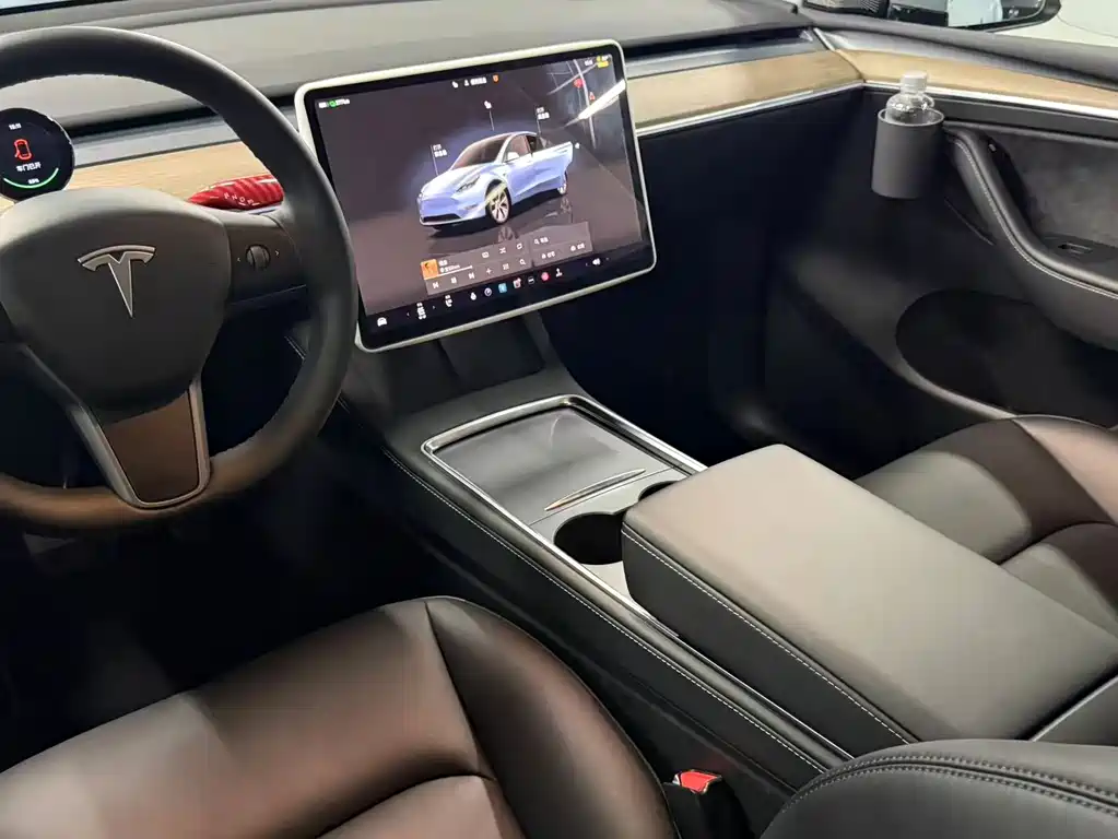 Tesla Model Y 2022 — фото 13