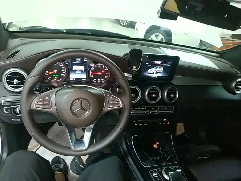 Mercedes-Benz GLC 2016 — фото 10