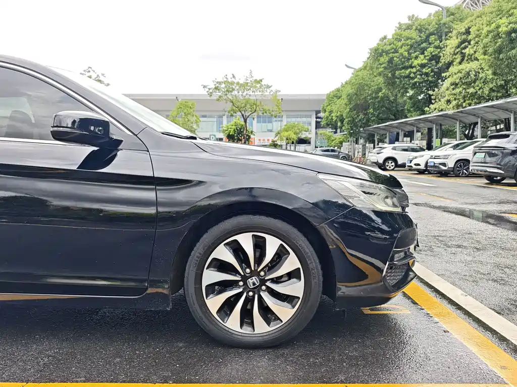 Honda Accord 2018 — фото 23
