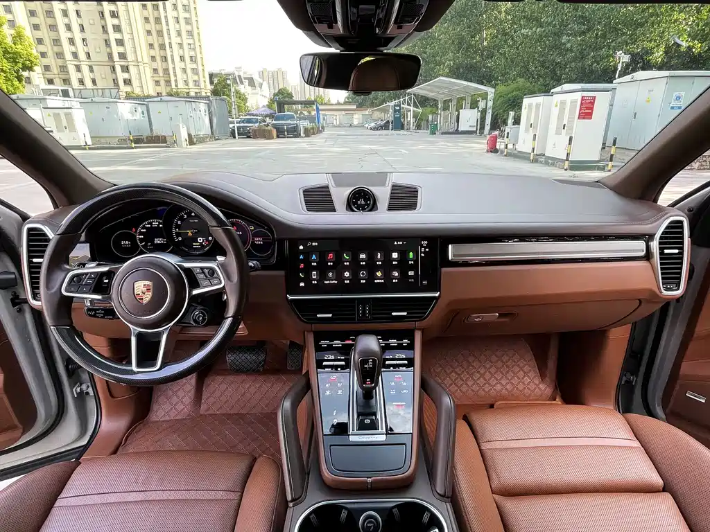 Porsche Cayenne Hybrid 2023