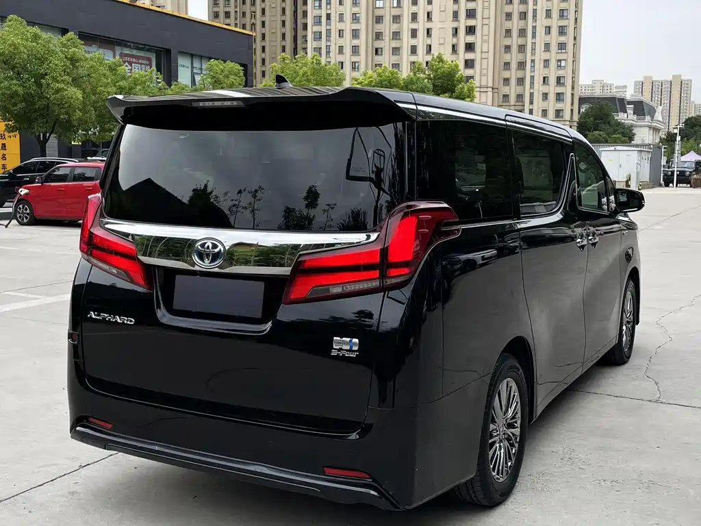 Toyota Alphard 2023 — фото 14
