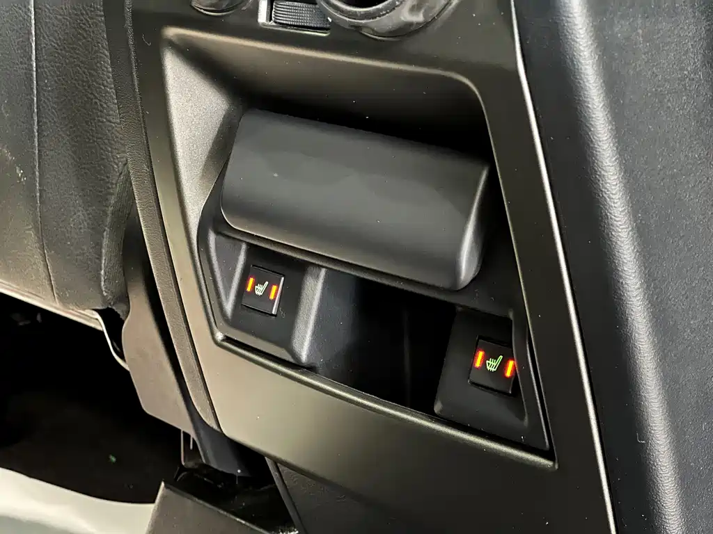 Land Rover Discovery 2015 — фото 15