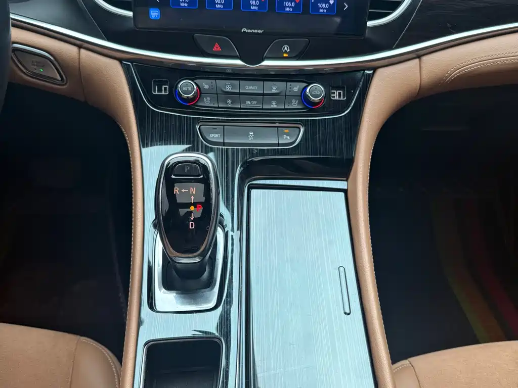Buick LaCrosse 2017 — фото 10