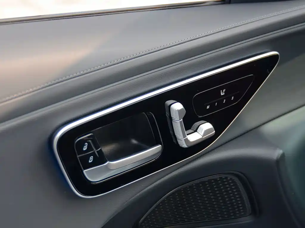 Mercedes-Benz E-Class 2024 — фото 13