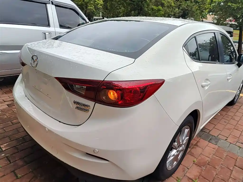 Mazda 3 Axela 2016 — фото 7