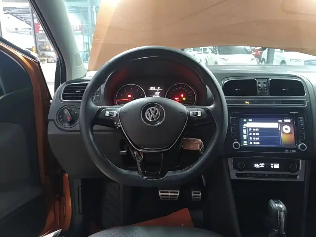 Volkswagen Polo 2015 — фото 11