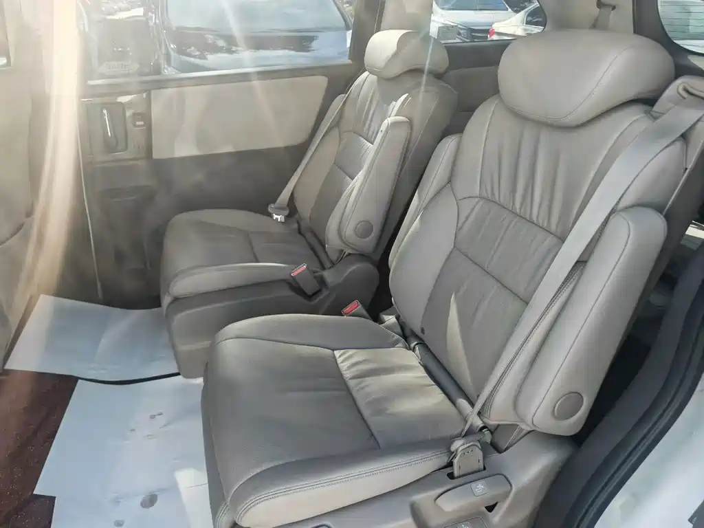 Honda Odyssey 2016 — фото 18