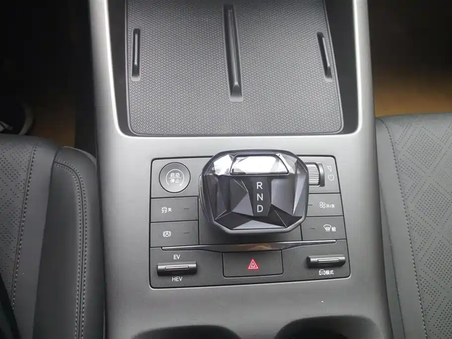 BYD Qin PLUS 2025 — фото 16