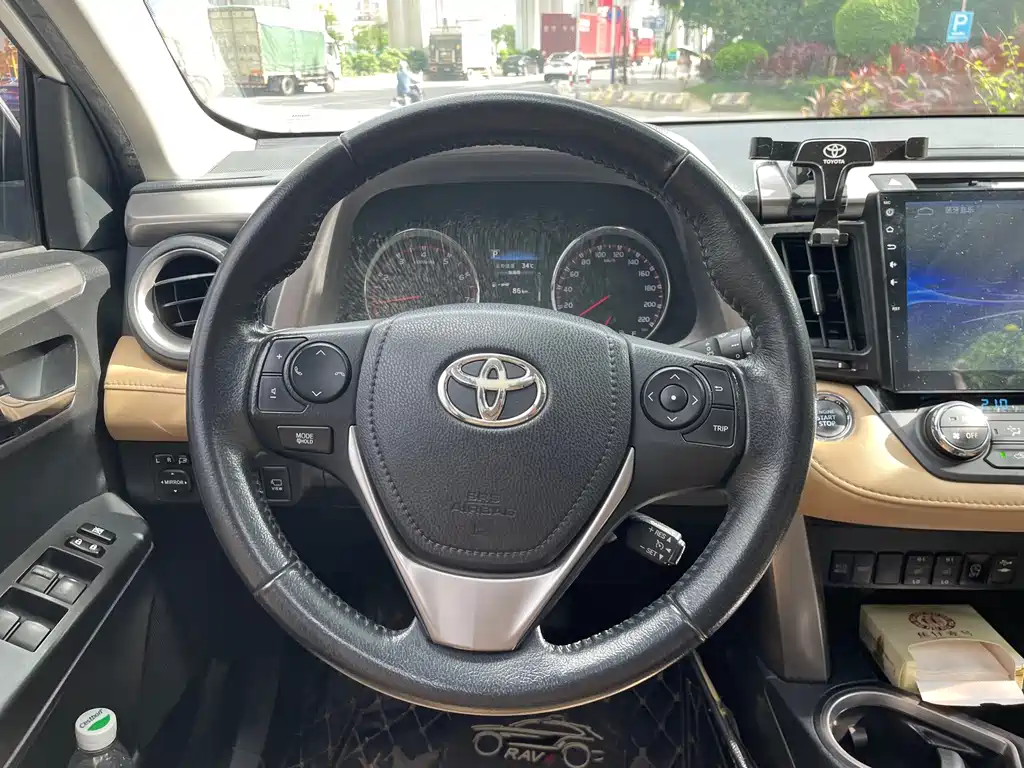Toyota RAV4 2017 — фото 8