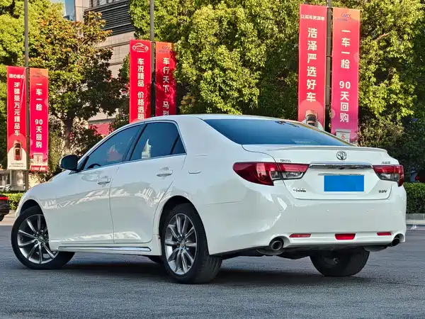 Toyota Reiz 2014