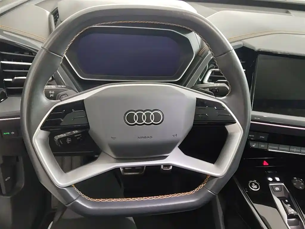 Audi Q4 e-tron 2025 — фото 11
