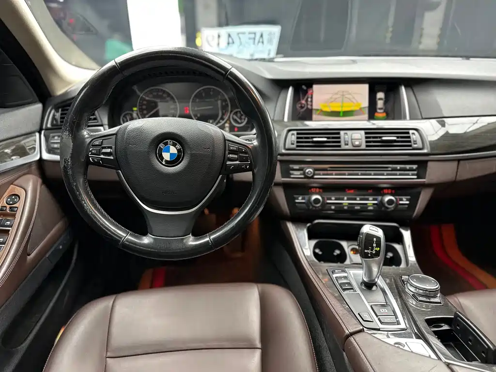 BMW 5 Series 2016 — фото 10