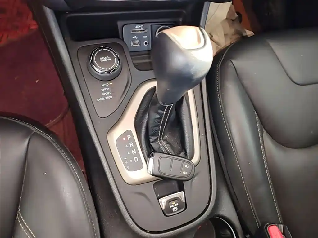 Jeep Cherokee 2017 — фото 14