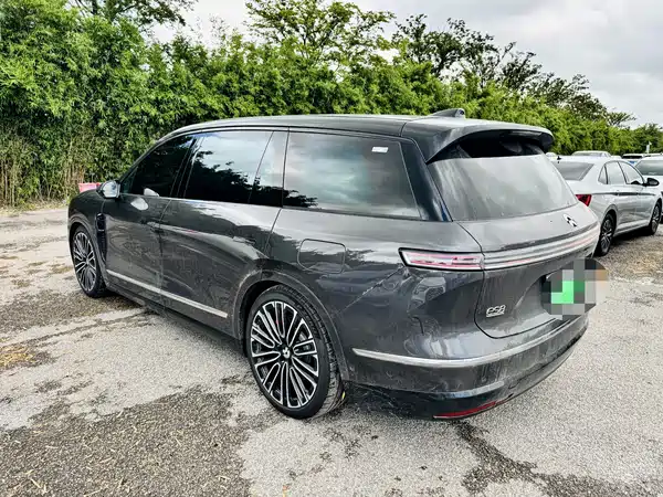 NIO ES8 2025