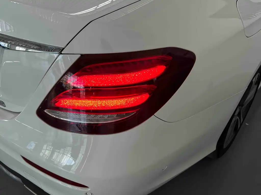 Mercedes-Benz E-Class 2017 — фото 16