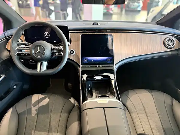 Mercedes-Benz EQE 2025