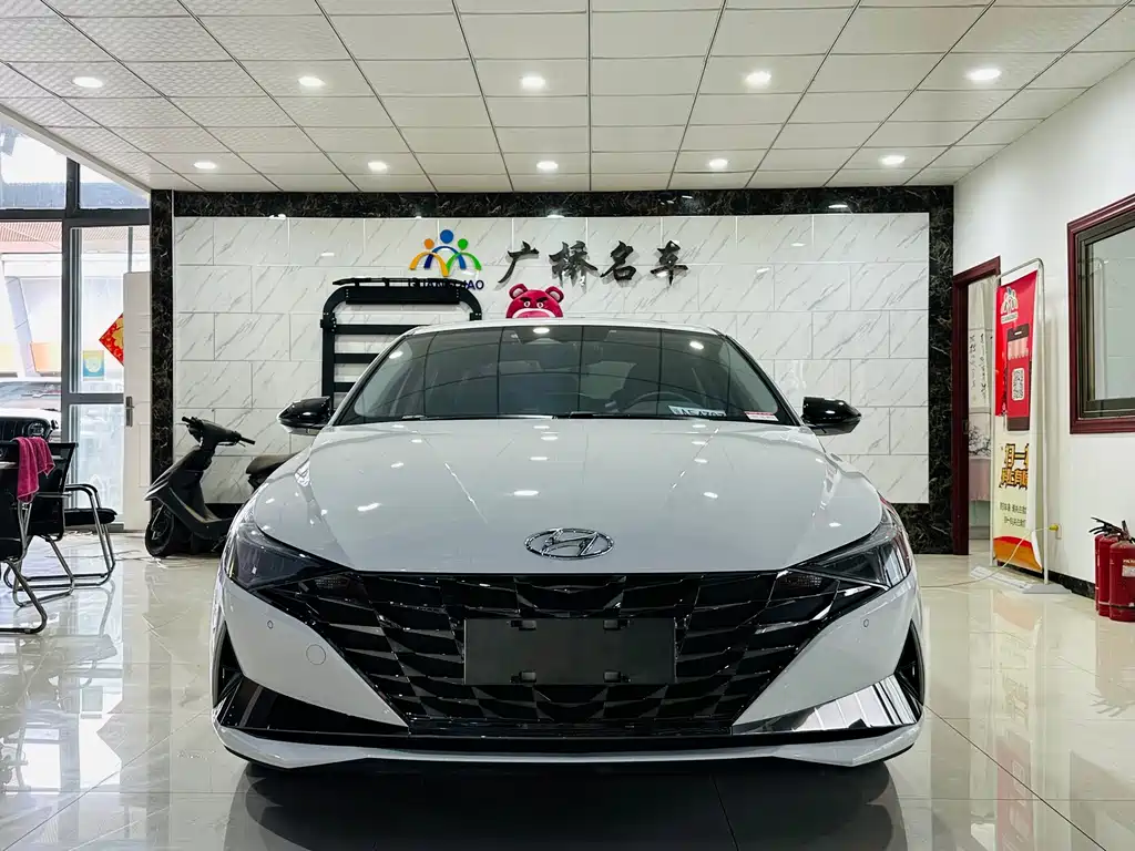 Hyundai Elantra 2022