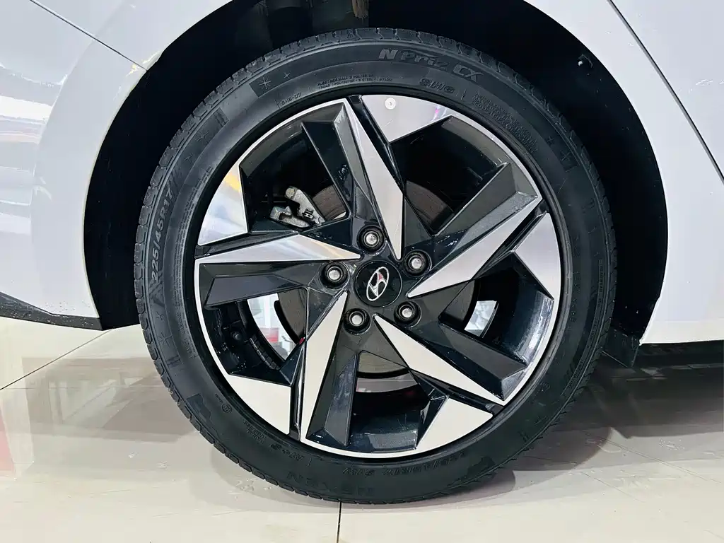 Hyundai Elantra 2022 — фото 12
