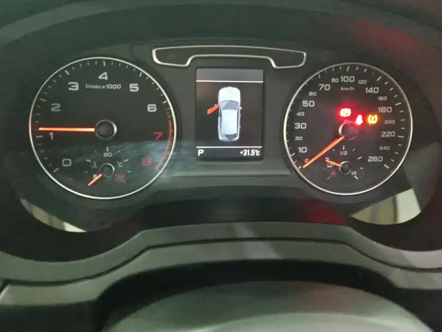 Audi Q3 2015 — фото 14