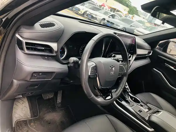 Toyota Crown Kluger 2024