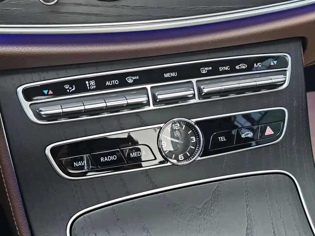 Mercedes-Benz E-Class 2020 — фото 27