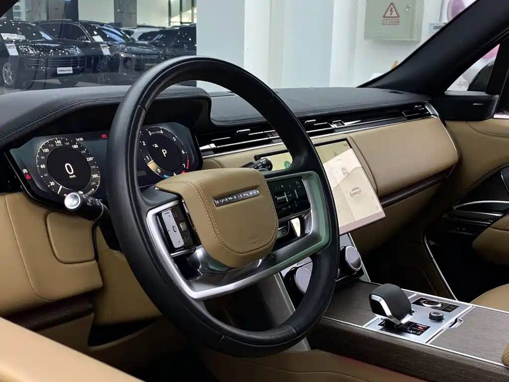 Land Rover Range Rover 2023 — фото 28