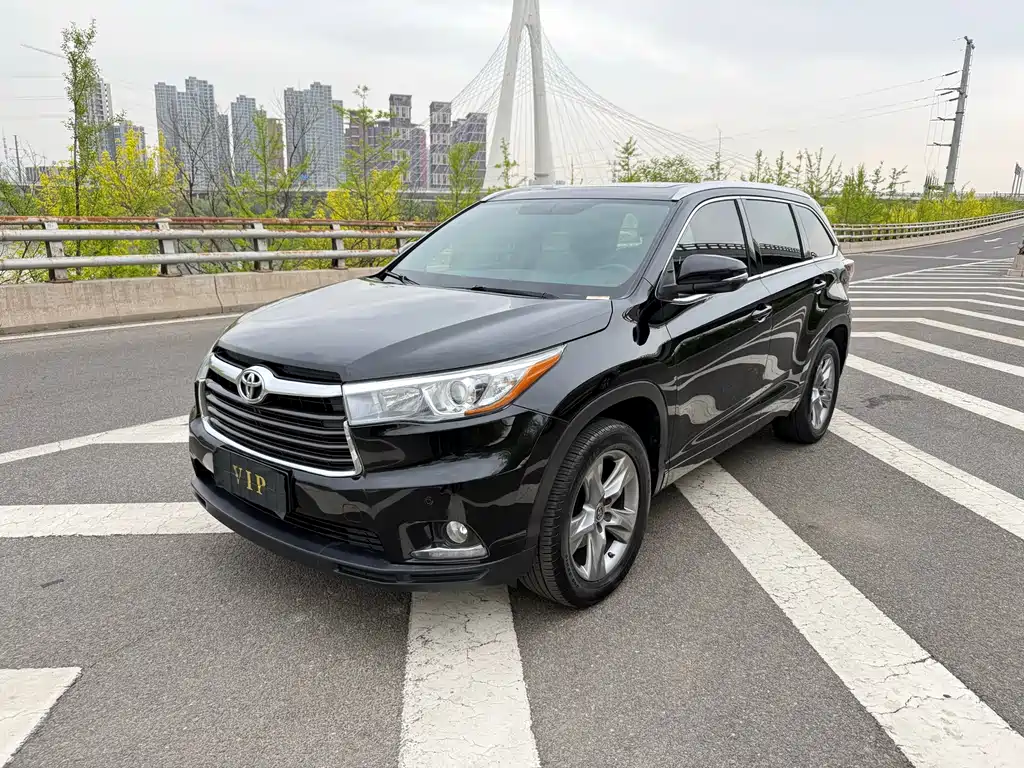 Toyota Highlander 2017 — фото 1