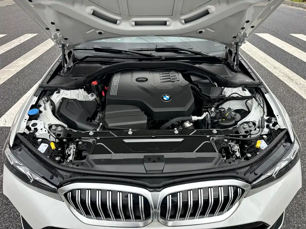 BMW 3 Series 2024 — фото 16