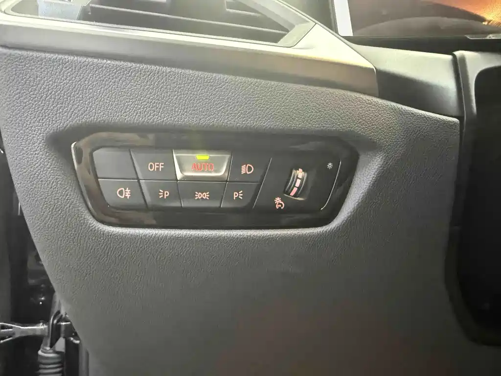 BMW 3 Series 2023 — фото 10
