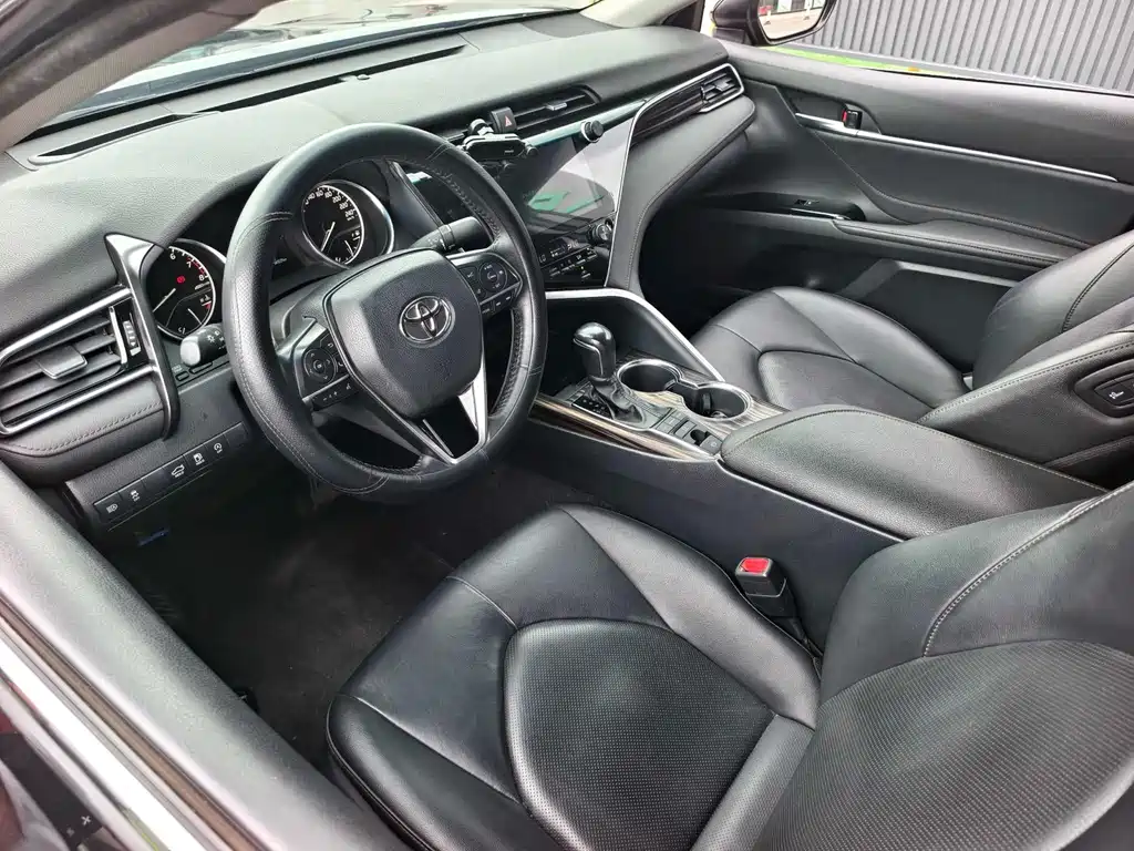 Toyota Camry 2019 — фото 11