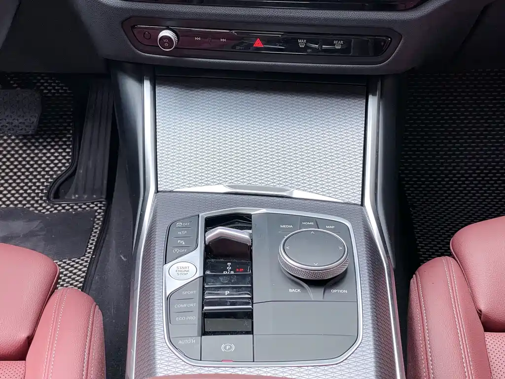 BMW 3 Series 2025 — фото 19
