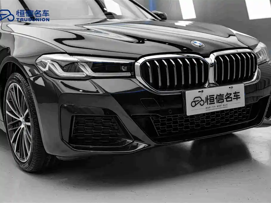 BMW 5 Series 2021 — фото 9