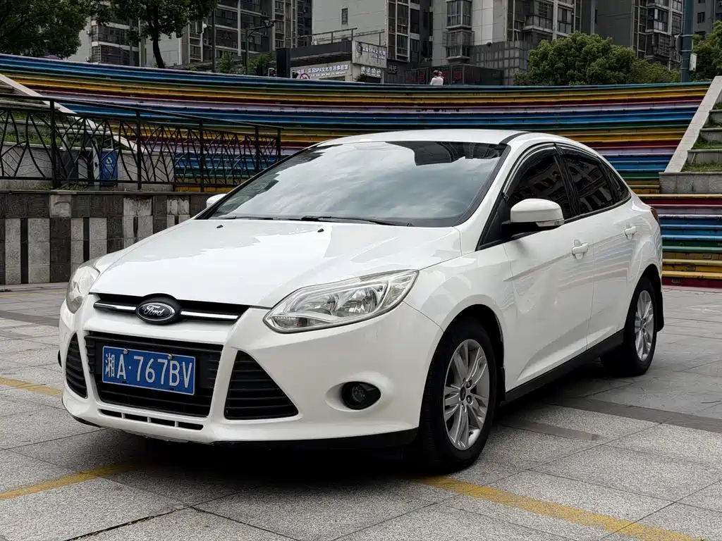 Ford Focus 2012 — фото 1