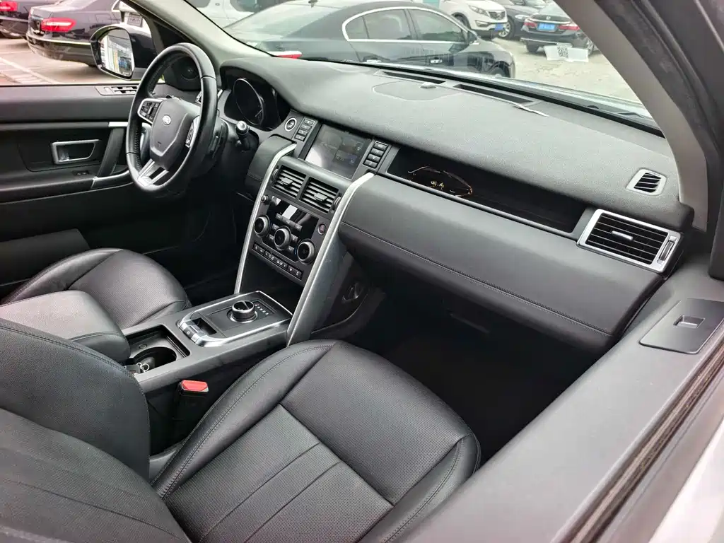 Land Rover Discovery Sport 2018 — фото 12